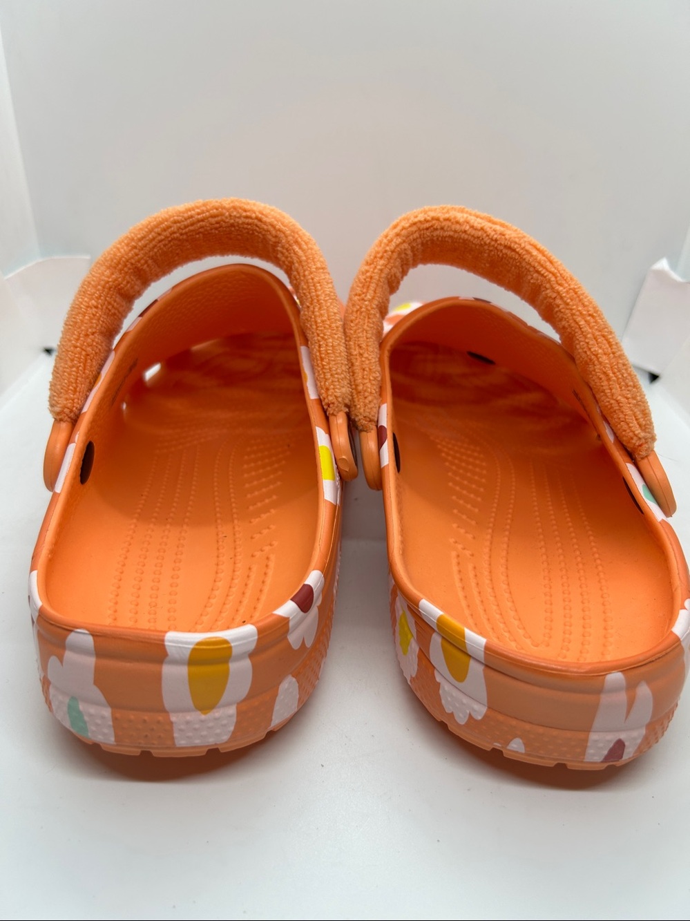 Crocs Classic Terry Cloth Clog Size 12 Unisex Orange And White Daisy Flower - Picture 7 of 12